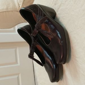 Naot "Pleasure" Mary Janes espresso 37